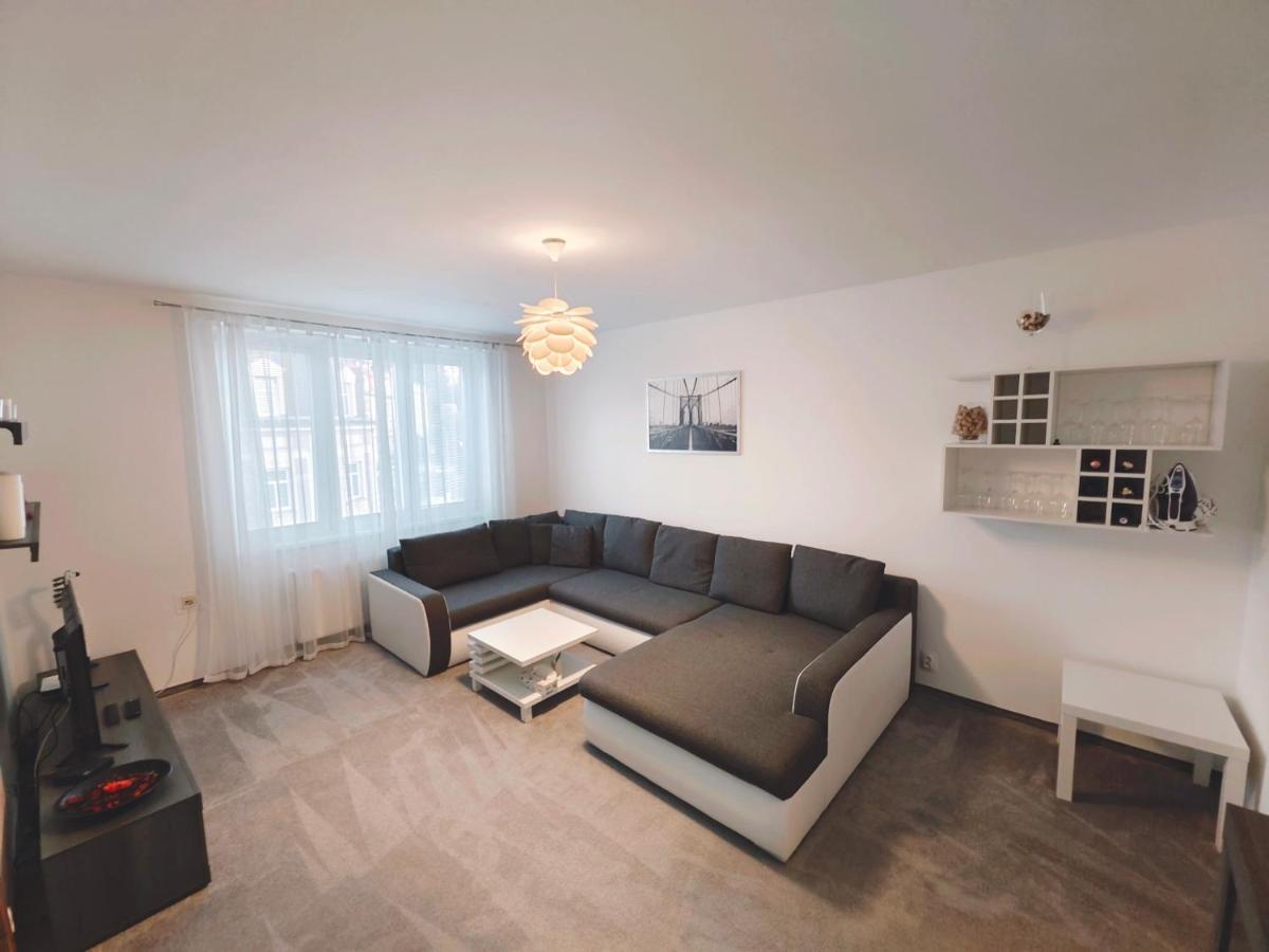 Apartman V Centru Карловы Вары Экстерьер фото