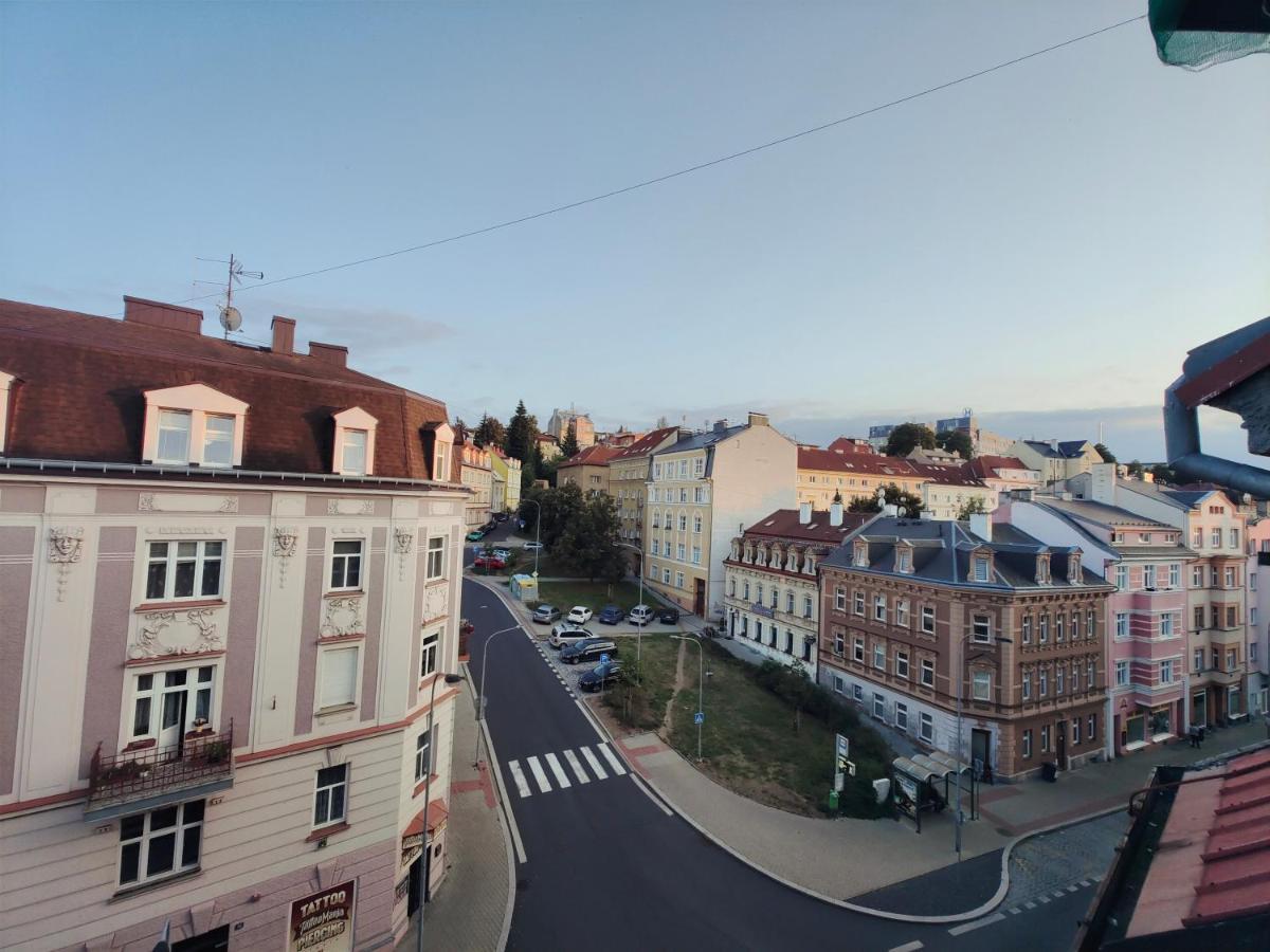 Apartman V Centru Карловы Вары Экстерьер фото